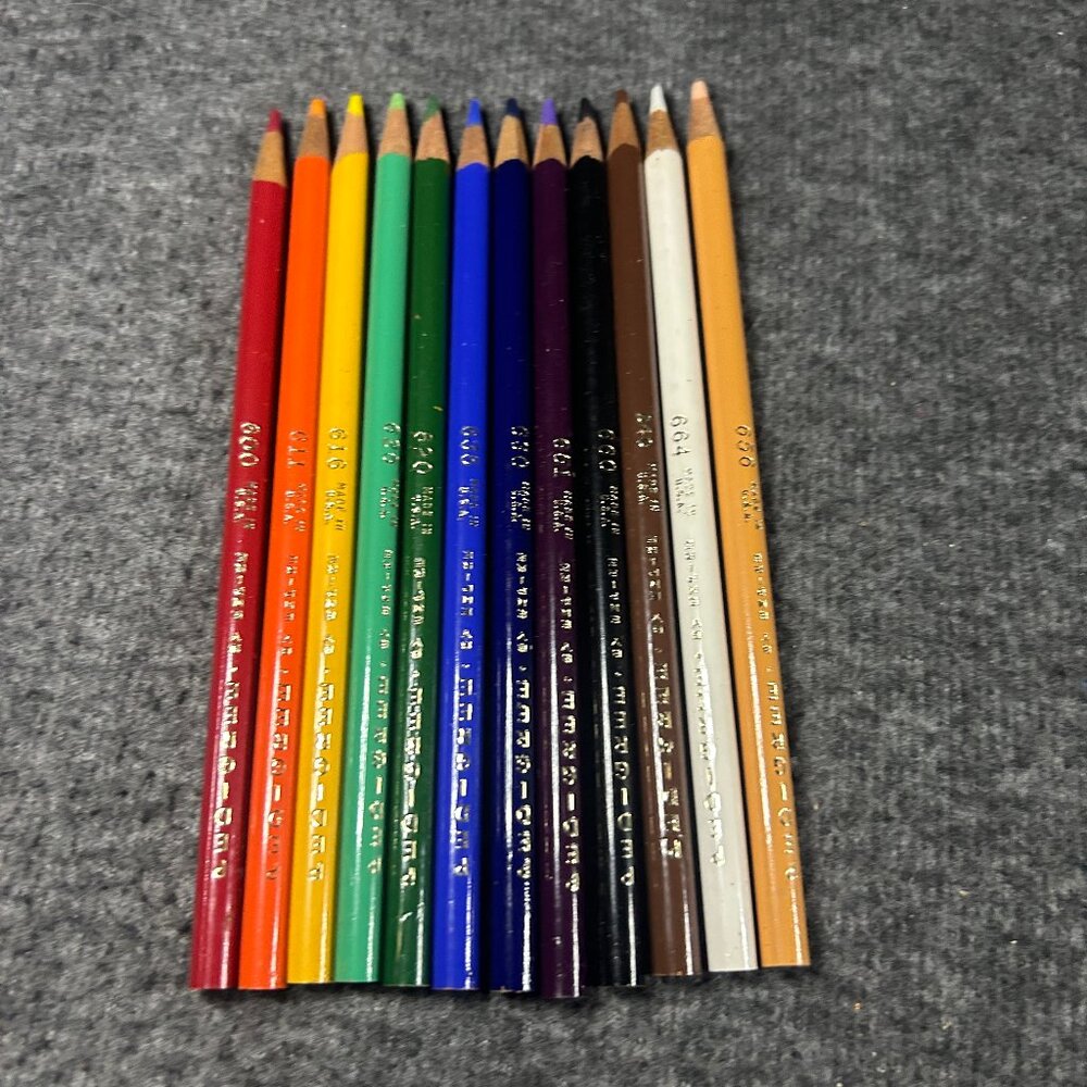 Vintage Pedigree by Empire 12 Colored Pencils.  Made In U.SA.    No Duplicates.